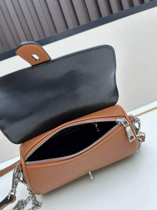 Picture of Prada Handbags _SKUfw197604359fw